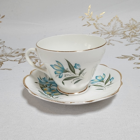 Vintage Hamilton Fine Bone China Teacup & Regency Fine Bone China Saucer - Picture 3 of 9